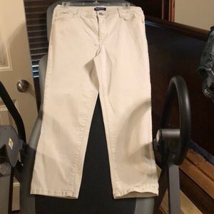 Bandalino Brand size 8 light khaki capris